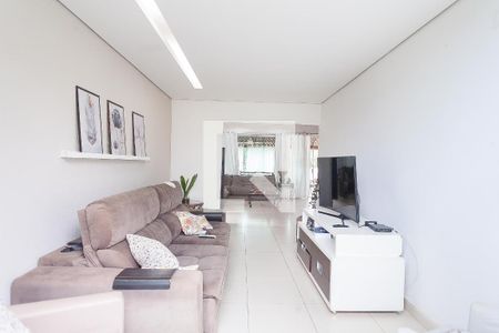 sala tv de casa de condomínio à venda com 4 quartos, 280m² em Balneário Água Limpa, Nova Lima