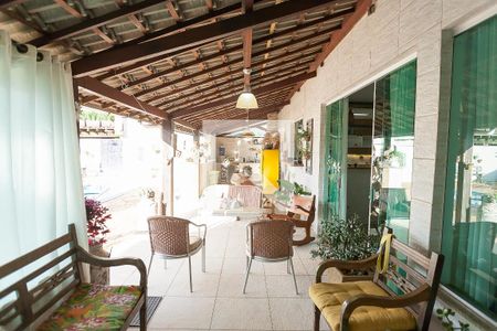 Casa de condomínio à venda com 280m², 4 quartos e 2 vagas Casa de condomínio à venda com 280m², 4 quartos e 2 vagasarea externa