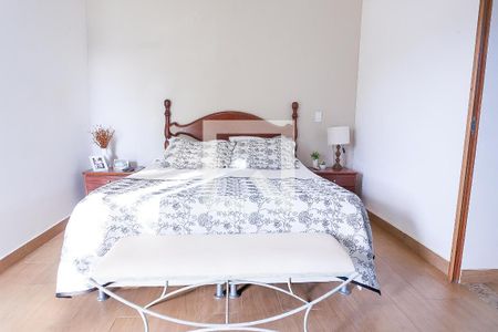 Casa de condomínio à venda com 280m², 4 quartos e 2 vagas Casa de condomínio à venda com 280m², 4 quartos e 2 vagassuite 2