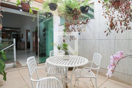 Casa de condomínio à venda com 280m², 4 quartos e 2 vagas Casa de condomínio à venda com 280m², 4 quartos e 2 vagasespaço de inverno