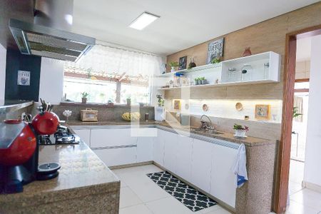 Casa de condomínio à venda com 280m², 4 quartos e 2 vagas Casa de condomínio à venda com 280m², 4 quartos e 2 vagascozinha