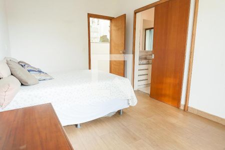 Casa de condomínio à venda com 280m², 4 quartos e 2 vagas Casa de condomínio à venda com 280m², 4 quartos e 2 vagassemi suite 1