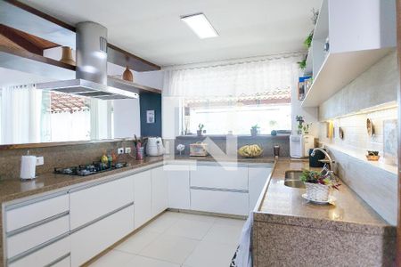 Casa de condomínio à venda com 280m², 4 quartos e 2 vagas Casa de condomínio à venda com 280m², 4 quartos e 2 vagascozinha