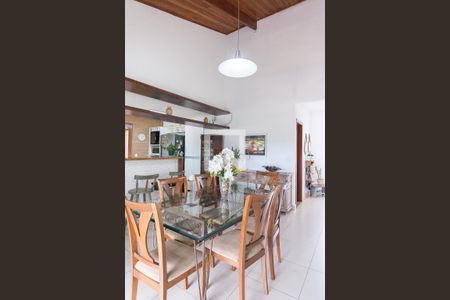 Casa de condomínio à venda com 280m², 4 quartos e 2 vagas Casa de condomínio à venda com 280m², 4 quartos e 2 vagasSala de Jantar