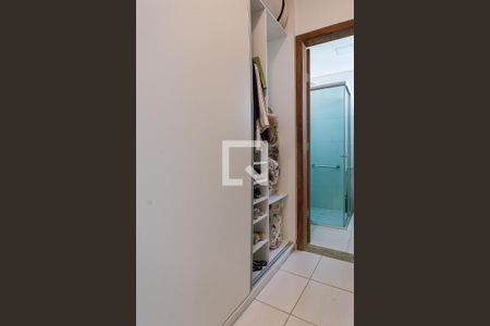 Casa de condomínio à venda com 280m², 4 quartos e 2 vagas Casa de condomínio à venda com 280m², 4 quartos e 2 vagascloset semi suite 1 /2