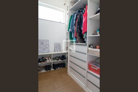 Casa de condomínio à venda com 280m², 4 quartos e 2 vagas Casa de condomínio à venda com 280m², 4 quartos e 2 vagascloset suite 2