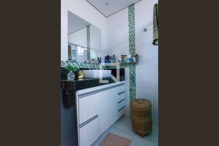 Casa de condomínio à venda com 280m², 4 quartos e 2 vagas Casa de condomínio à venda com 280m², 4 quartos e 2 vagasbanheiro closet suite 2