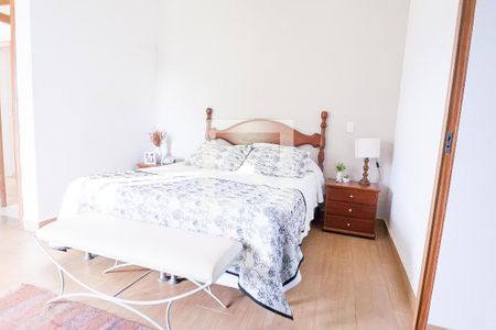 Casa de condomínio à venda com 280m², 4 quartos e 2 vagas Casa de condomínio à venda com 280m², 4 quartos e 2 vagassuite 2