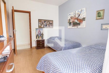 Casa de condomínio à venda com 280m², 4 quartos e 2 vagas Casa de condomínio à venda com 280m², 4 quartos e 2 vagassemi suite 2