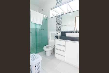 Casa de condomínio à venda com 280m², 4 quartos e 2 vagas Casa de condomínio à venda com 280m², 4 quartos e 2 vagasbanheiro suite 1