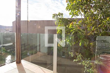 Casa de condomínio à venda com 280m², 4 quartos e 2 vagas Casa de condomínio à venda com 280m², 4 quartos e 2 vagasvaranda semi suite 2