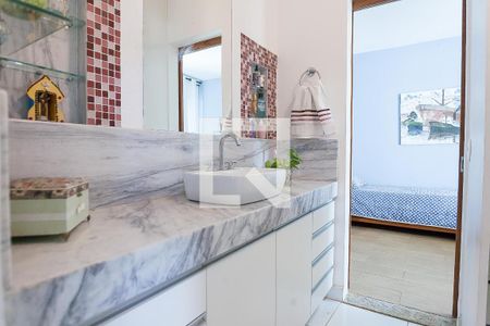 Casa de condomínio à venda com 280m², 4 quartos e 2 vagas Casa de condomínio à venda com 280m², 4 quartos e 2 vagasbanheiro semi suite 1 /2