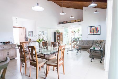 sala de casa de condomínio à venda com 4 quartos, 280m² em Balneário Água Limpa, Nova Lima