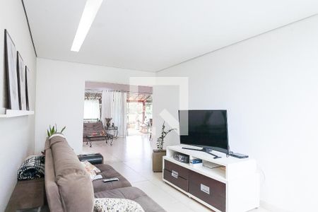sala tv  de casa de condomínio para alugar com 4 quartos, 280m² em Balneário Água Limpa, Nova Lima