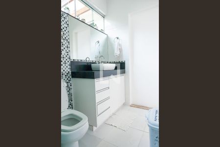 Casa de condomínio à venda com 280m², 4 quartos e 2 vagas Casa de condomínio à venda com 280m², 4 quartos e 2 vagasbanheiro suite 1