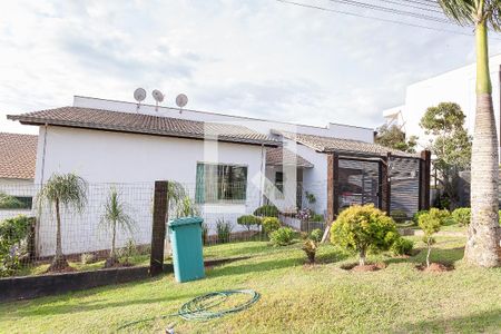 Casa de condomínio à venda com 280m², 4 quartos e 2 vagas Casa de condomínio à venda com 280m², 4 quartos e 2 vagasFachada