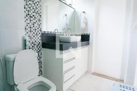 Casa de condomínio à venda com 280m², 4 quartos e 2 vagas Casa de condomínio à venda com 280m², 4 quartos e 2 vagasbanheiro suite 1