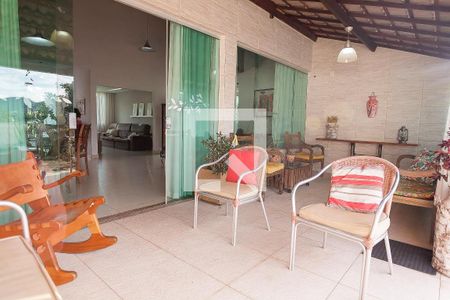 Casa de condomínio à venda com 280m², 4 quartos e 2 vagas Casa de condomínio à venda com 280m², 4 quartos e 2 vagasarea externa