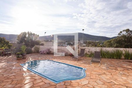 Casa de condomínio à venda com 280m², 4 quartos e 2 vagas Casa de condomínio à venda com 280m², 4 quartos e 2 vagasPiscina