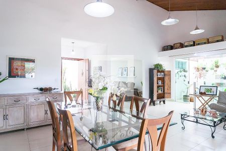 Casa de condomínio à venda com 280m², 4 quartos e 2 vagas Casa de condomínio à venda com 280m², 4 quartos e 2 vagasSala de Jantar