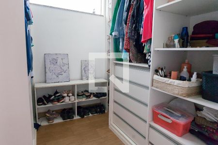 Casa de condomínio à venda com 280m², 4 quartos e 2 vagas Casa de condomínio à venda com 280m², 4 quartos e 2 vagascloset suite 2