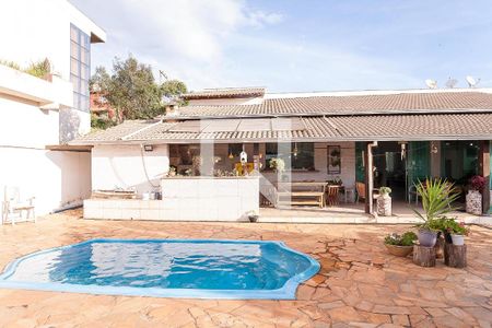 Casa de condomínio à venda com 280m², 4 quartos e 2 vagas Casa de condomínio à venda com 280m², 4 quartos e 2 vagasPiscina