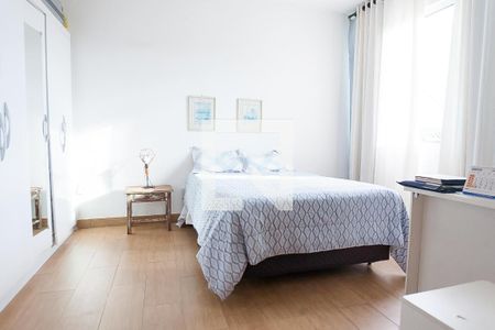 Casa de condomínio à venda com 280m², 4 quartos e 2 vagas Casa de condomínio à venda com 280m², 4 quartos e 2 vagassuite 1