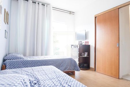 Casa de condomínio à venda com 280m², 4 quartos e 2 vagas Casa de condomínio à venda com 280m², 4 quartos e 2 vagassemi suite 2