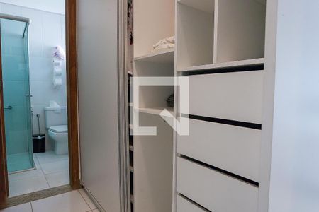 Casa de condomínio à venda com 280m², 4 quartos e 2 vagas Casa de condomínio à venda com 280m², 4 quartos e 2 vagascloset semi suite 1 /2