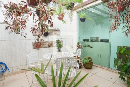 Casa de condomínio à venda com 280m², 4 quartos e 2 vagas Casa de condomínio à venda com 280m², 4 quartos e 2 vagasespaço de inverno