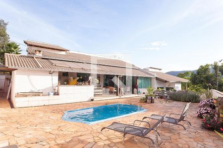 Casa de condomínio à venda com 280m², 4 quartos e 2 vagas Casa de condomínio à venda com 280m², 4 quartos e 2 vagasPiscina