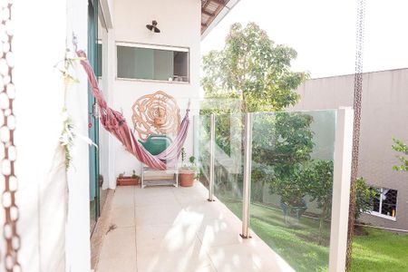 Casa de condomínio à venda com 280m², 4 quartos e 2 vagas Casa de condomínio à venda com 280m², 4 quartos e 2 vagasvaranda semi suite 1