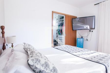 Casa de condomínio à venda com 280m², 4 quartos e 2 vagas Casa de condomínio à venda com 280m², 4 quartos e 2 vagassuite 2