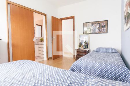 Casa de condomínio à venda com 280m², 4 quartos e 2 vagas Casa de condomínio à venda com 280m², 4 quartos e 2 vagassemi suite 2