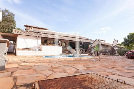 Casa de condomínio à venda com 280m², 4 quartos e 2 vagas Casa de condomínio à venda com 280m², 4 quartos e 2 vagasPiscina