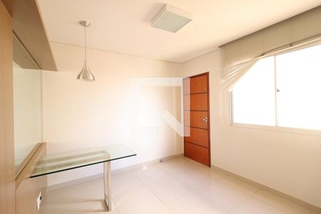 Sala de apartamento para alugar com 2 quartos, 53m² em Jardim das Palmeiras, Uberlândia