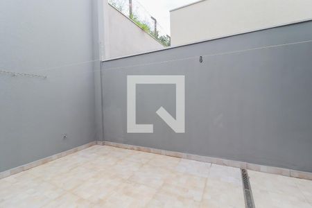 Casa à venda com 150m², 3 quartos e 2 vagas Casa à venda com 150m², 3 quartos e 2 vagasQuintal
