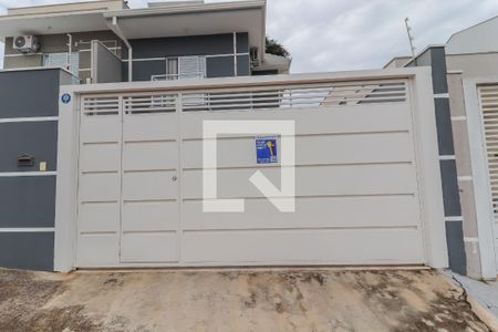Casa à venda com 150m², 3 quartos e 2 vagas Casa à venda com 150m², 3 quartos e 2 vagasFachada