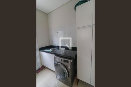 Casa à venda com 150m², 3 quartos e 2 vagas Casa à venda com 150m², 3 quartos e 2 vagasCozinha e Área de Serviço