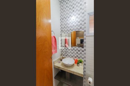 Casa à venda com 150m², 3 quartos e 2 vagas Casa à venda com 150m², 3 quartos e 2 vagasBanheiro
