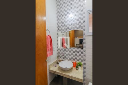 Casa à venda com 150m², 3 quartos e 2 vagas Casa à venda com 150m², 3 quartos e 2 vagasBanheiro