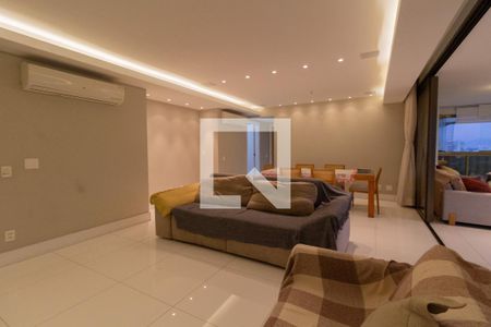 Sala de apartamento para alugar com 5 quartos, 215m² em Barra da Tijuca, Rio de Janeiro