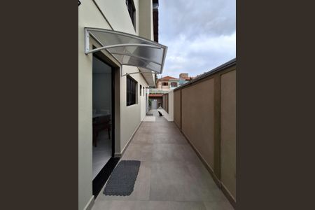 Casa à venda com 189m², 3 quartos e 4 vagas Casa à venda com 189m², 3 quartos e 4 vagasLateral