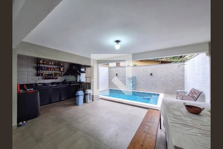 Casa à venda com 189m², 3 quartos e 4 vagas Casa à venda com 189m², 3 quartos e 4 vagasQuintal