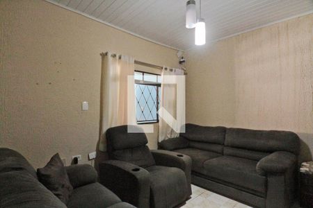 Casa à venda com 166m², 2 quartos e 2 vagasSala