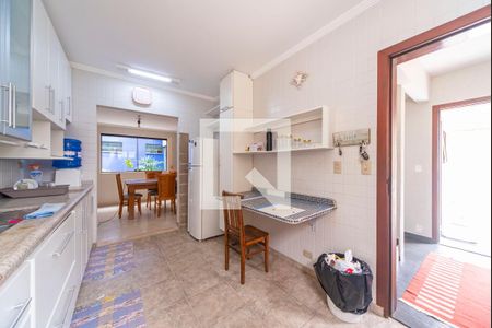 Casa à venda com 391m², 6 quartos e 4 vagasCozinha 