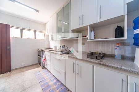 Casa à venda com 391m², 6 quartos e 4 vagasCozinha 