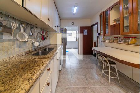 Casa à venda com 391m², 6 quartos e 4 vagasCozinha casa 2