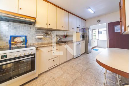 Casa à venda com 391m², 6 quartos e 4 vagasCozinha casa 2