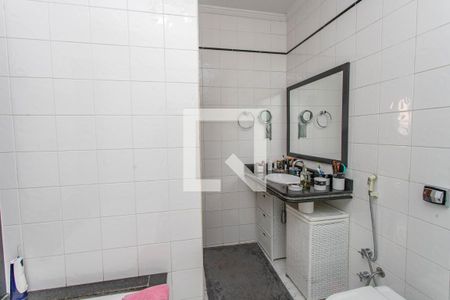 Casa à venda com 250m², 2 quartos e 2 vagasBanheiro da suíte 1